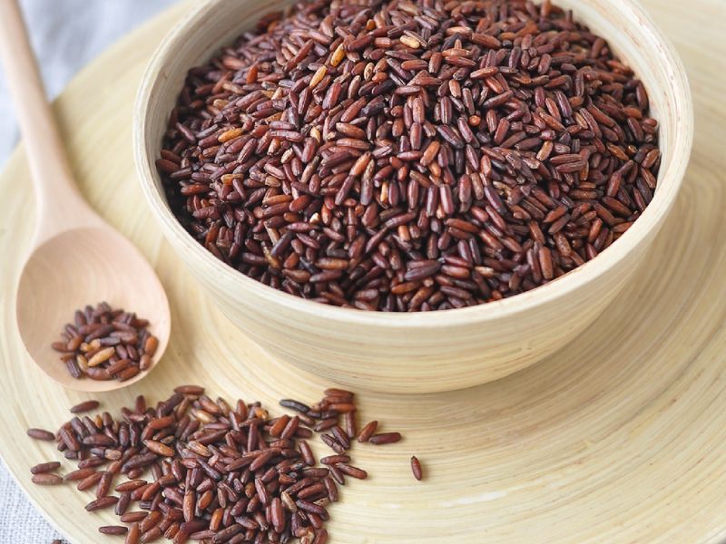 Tại sao cần biết ai không nên uống trà gạo lứt