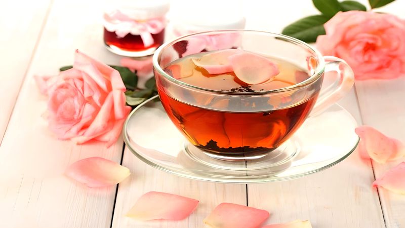 Trà hoa hồng kết hợp gừng