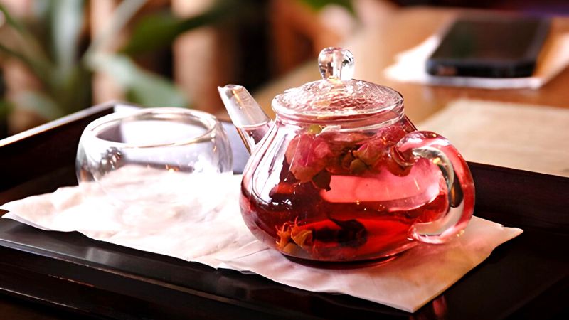 Uống trà hoa hồng vào buổi tối 1