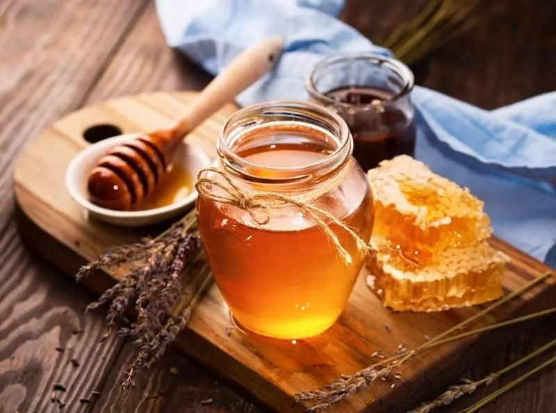 Mật Ong Ngâm Táo Đỏ Kỷ Tử Đông Trùng Hạ Thả