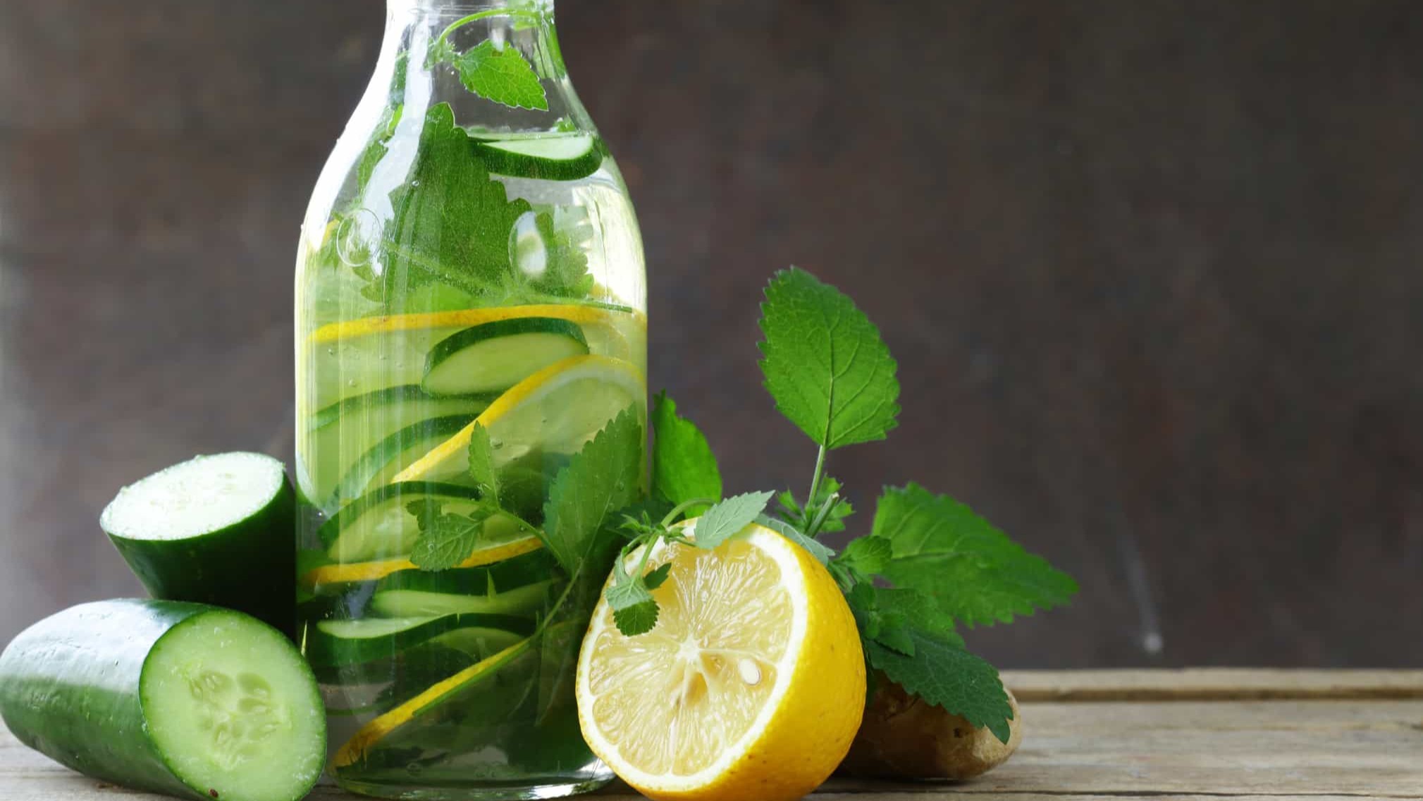 Nước Detox Giảm Cân Từ Chanh Và Dưa Leo 
